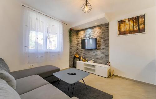 Awesome Home In Lupoglav in Ročko Polje