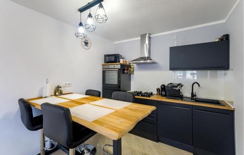 virtuve, Awesome Home In Lupoglav in Ročko Polje