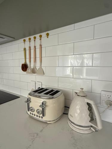 Free parking a fully renovated century old building, just a 5 minute drive to the city center Unit 4, Auckland (foto 6)