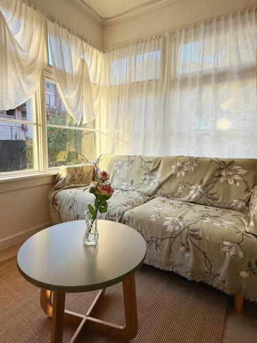 Free parking a fully renovated century old building, just a 5 minute drive to the city center Unit 4, Auckland (foto 9)