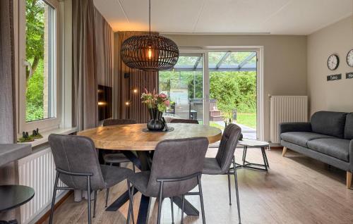3 Bedroom Stunning Home In Hoeven in Hoeven (North-Brabant)