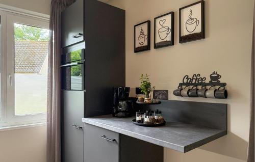 virtuve, 3 Bedroom Stunning Home In Hoeven in Hoeven (North-Brabant)