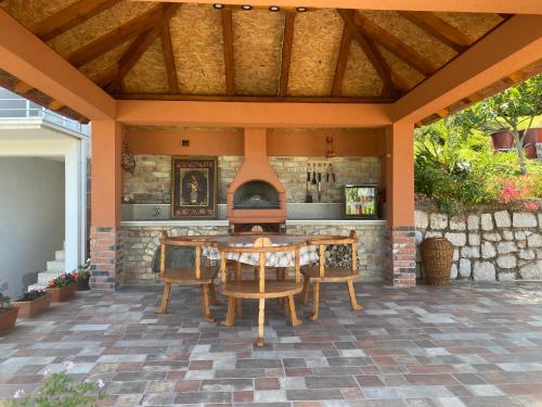 Amazing Sunset Escape -Private Parking in Trojica