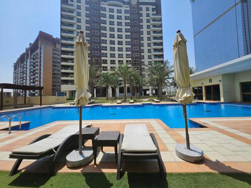 Marina Residence Tower 6 - Luxury Unit with Lake and Sea View in Palm Jumeirah - image 2