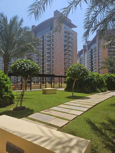 Marina Residence Tower 6 - Luxury Unit with Lake and Sea View in Palm Jumeirah - image 3