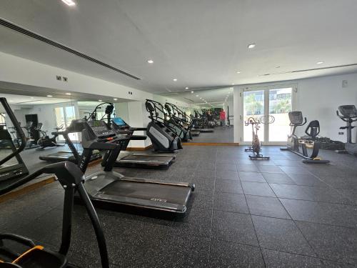 Marina Residence Tower 6 - Luxury Unit with Lake and Sea View in Palm Jumeirah - image 4