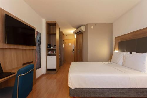 1 queen bed