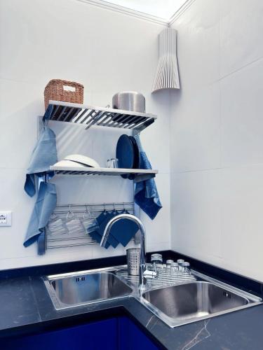 廚房, Sotto la Torre a due passi dal mare in 瓦拉澤