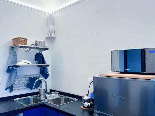 廚房, Sotto la Torre a due passi dal mare in 瓦拉澤