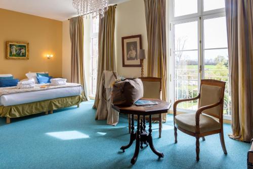 room detail thumbnail 1