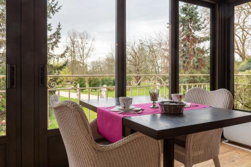 المرافق, Chateau Hotel Du Colombier in La Buzardiere