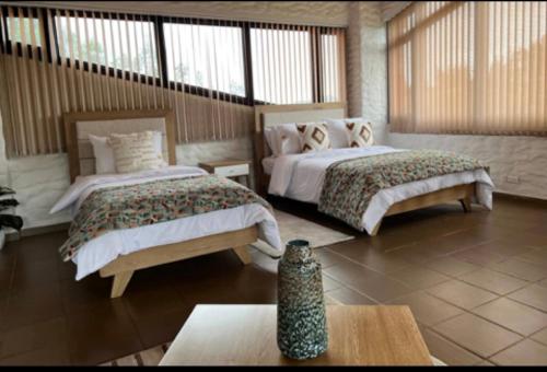 4 double beds, 1 twin bed