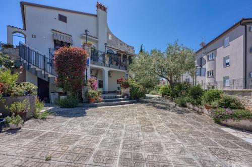 Guest House Jolanda - image 13