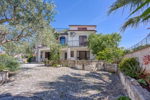 Guest House Jolanda - image 6