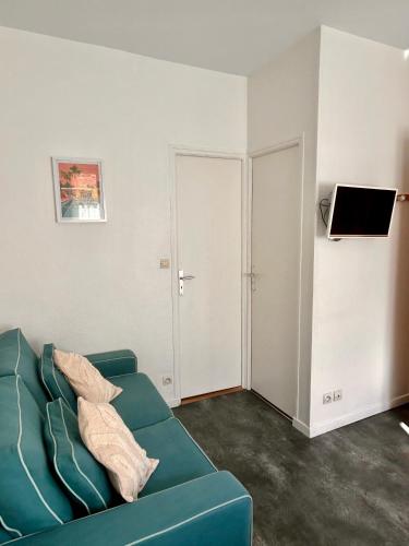 17 Rue du Puits de la Place in Granville City Center