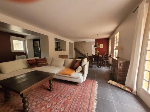 Casa Allègre (Casa Allegre) in Aigne