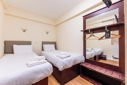 Astoria Hotel - image 7