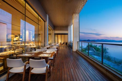 Restoranas, voco Thousand Island Lake By IHG in Kvandao Leikas (Chunanas)
