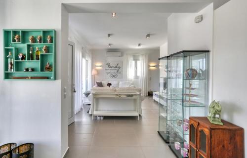 Helios Studios & Apartments in Makris Gialos