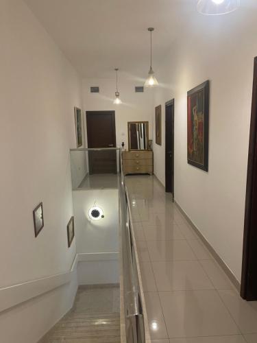 سحر المحيط لتأجير بيوت العطلات ocean magic luxury 4BR villa with privet pool, direct sea view,sharm in Al Dhaid