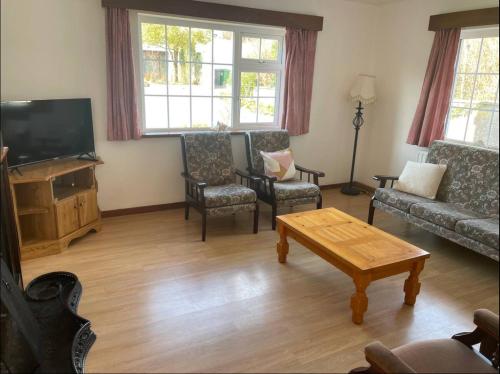 The Bungalow in เมย์โอ