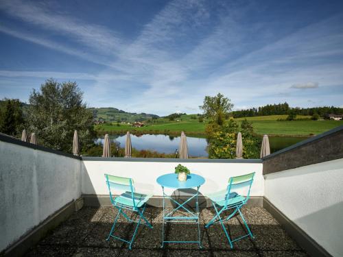 room detail thumbnail 1