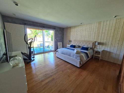 La Bredi Villa proche de Bordeaux avec piscine et spa in La Brede