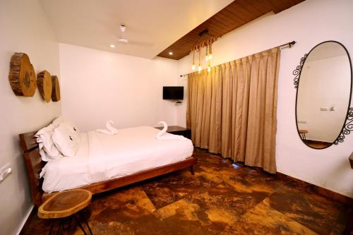 King Suite with Balcony image 2