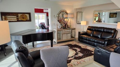 Kingsbay Mansion and Vacation Rental Houses in Salisbury