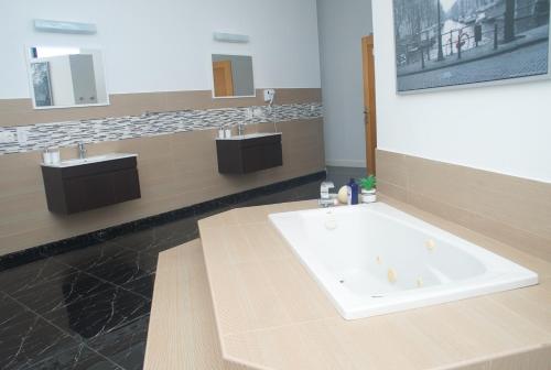 Badezimmer, The View Hotel CV in Sao Filipe