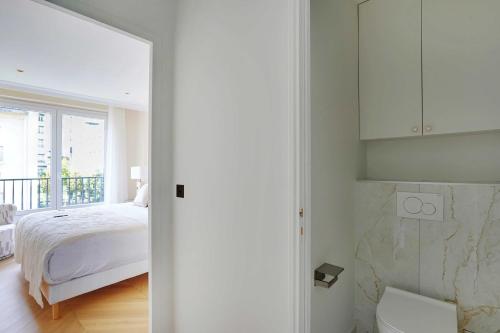 Luxurious apartment - 2BR- 6P Eiffel Tower view - image 4