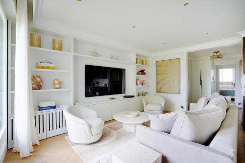 Luxurious apartment - 2BR- 6P Eiffel Tower view - image 9