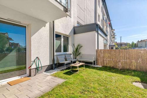 Vista Exterior, Modern Apartment Kowale - Garden and Free Parking in Kowale