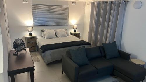 Flat on 8 Lindsay, Ballito (photo 4)