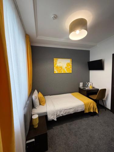 Sunny Hotel - image 9