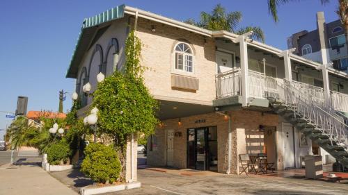 777 Motor Inn - image 6