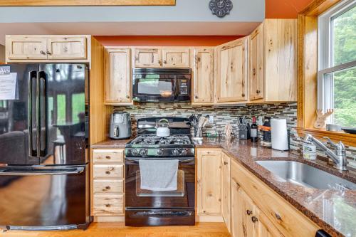 Ski, Hike & Fish: Chalet w/ Hot Tub in Conway in Hales Location (NH)