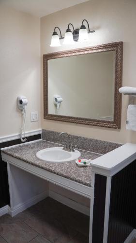 777 Motor Inn - image 10