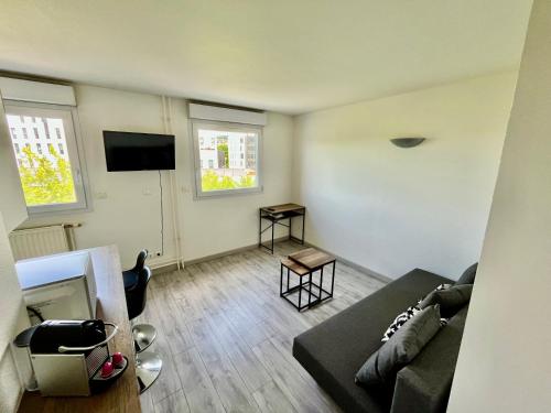 La Perle in Route de Lyons la Foret