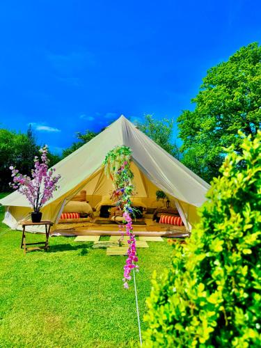 CAYORETREAT LUXURY BELL TENT - Tap to explore photos