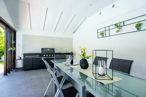Peldbaseins, Villa Bella, villa with heated Pool in Cerovlje
