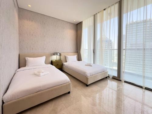 Unique Luxury White 2BR Apartment, Dubai (photo 3)