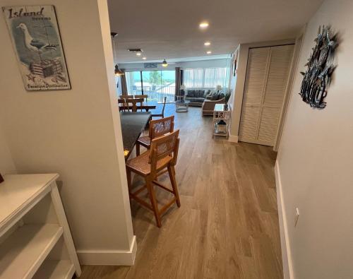 LICENSED MGR - MODERN OCEANFRONT CONDO! BEAUTIFUL OCEAN VIEWS! BEACH RESORT! 2 KING BEDs! in Key Largo, USA