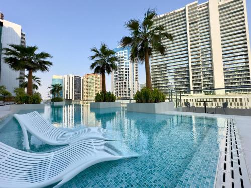 Unique Luxury White 2BR Apartment, Dubai (photo 9)