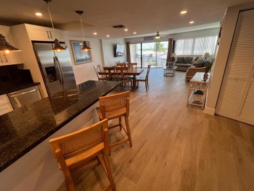 LICENSED MGR - MODERN OCEANFRONT CONDO! BEAUTIFUL OCEAN VIEWS! BEACH RESORT! 2 KING BEDs!