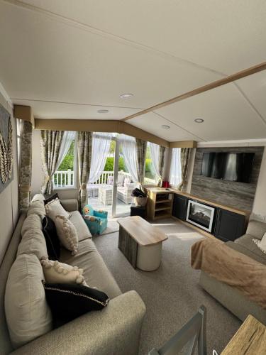 Shared lounge/TV area, Luxury Caravan - Sleeps 8 - Haven Cala Gran - Close to Blackpool in Jubilee