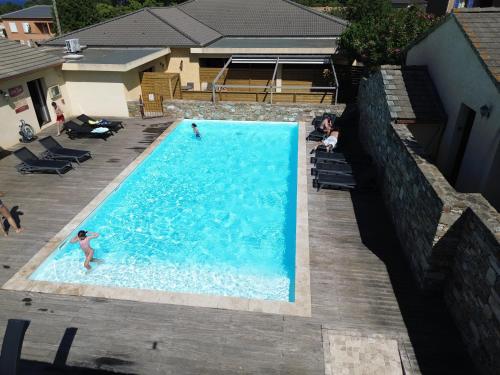 Soleil, Piscine, Parking et Bienvenue à Sisco 5