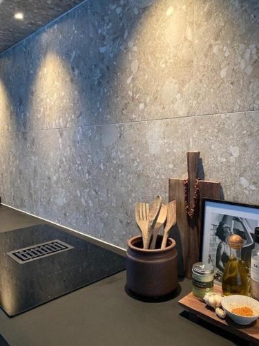 Havsnära villa med vedeldad bastu, perfekt för familjer och företag (Havsnara villa med vedeldad bastu, perfekt for familjer och foretag) in 홀름순드