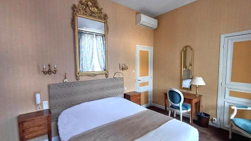 Double Room with One Queen Bed