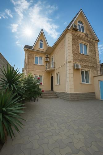 Villa with yard in the center